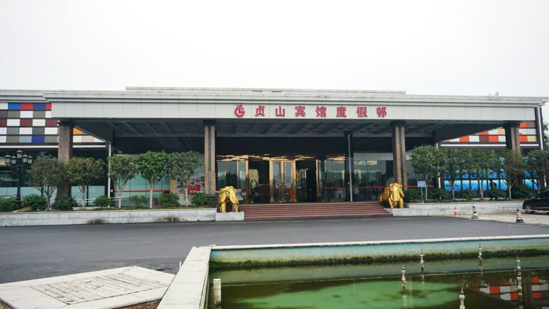 贞山宾馆定制一款多功能升降T台