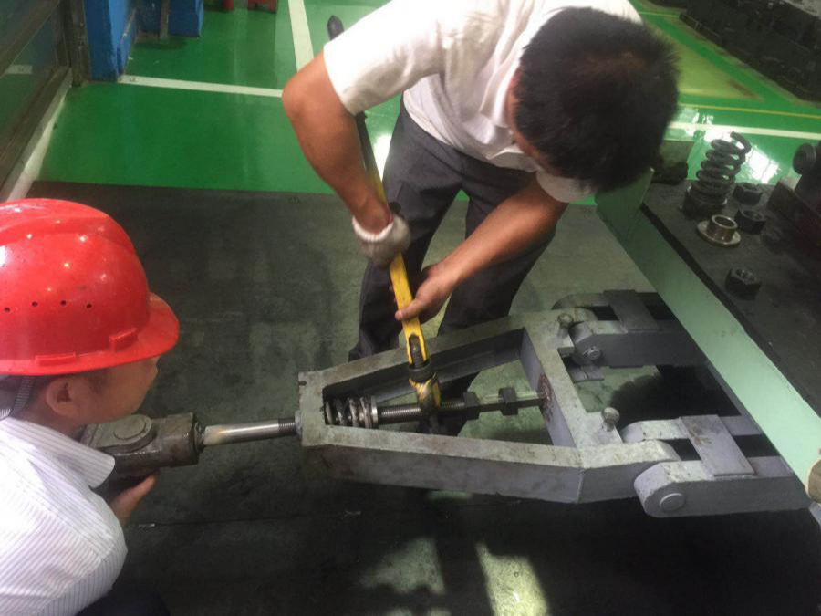 液压升降平台维修